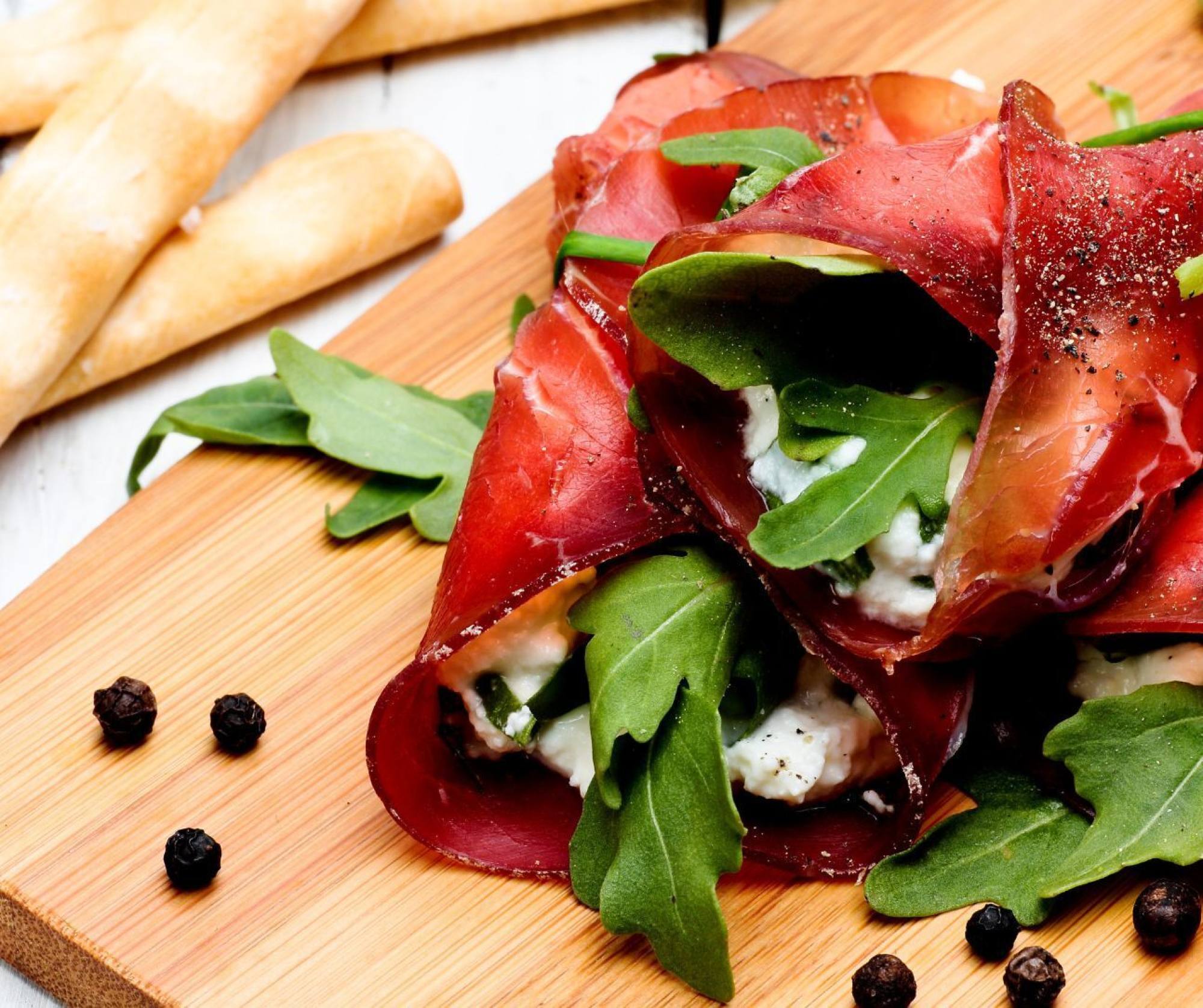 Bresaola della Valtellina IGP: gli abbinamenti perfetti per esaltarne il gusto